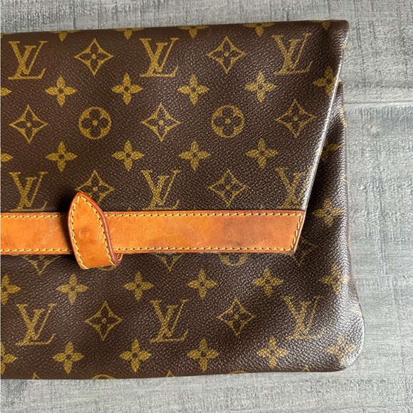 Louis Vuitton Monogram Clutch - Picture 7 of 13